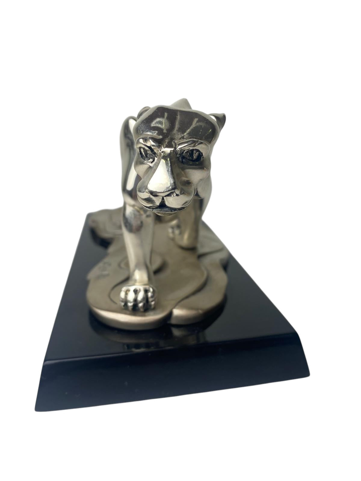 Scultura Pantera in Resina Argentata (Stile Art Déco) su Base Nera